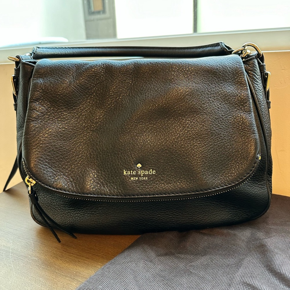 Medium black leather Kate Spade handbag. Perfectly new condition.